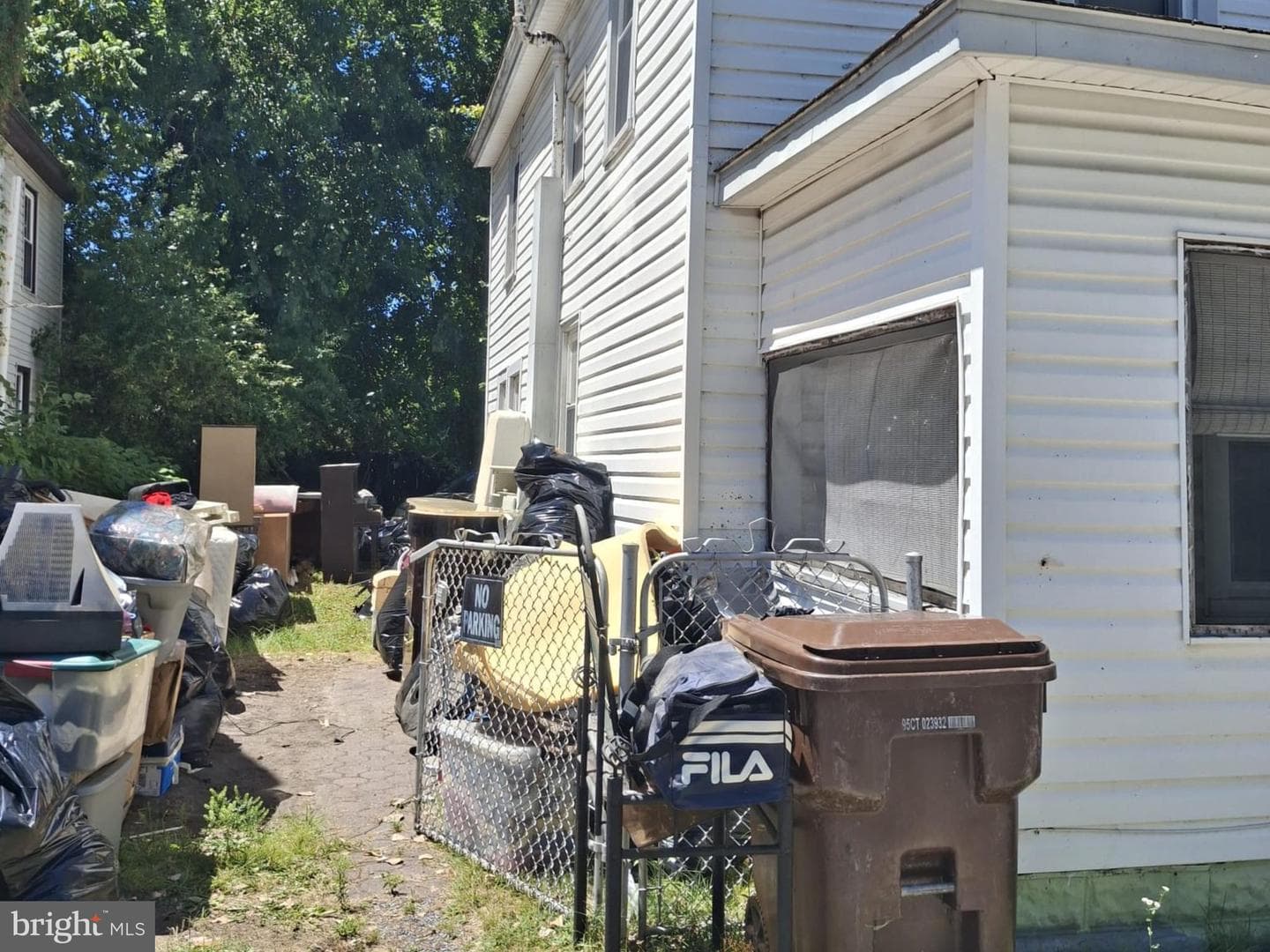 614 Douglas Street photo 34