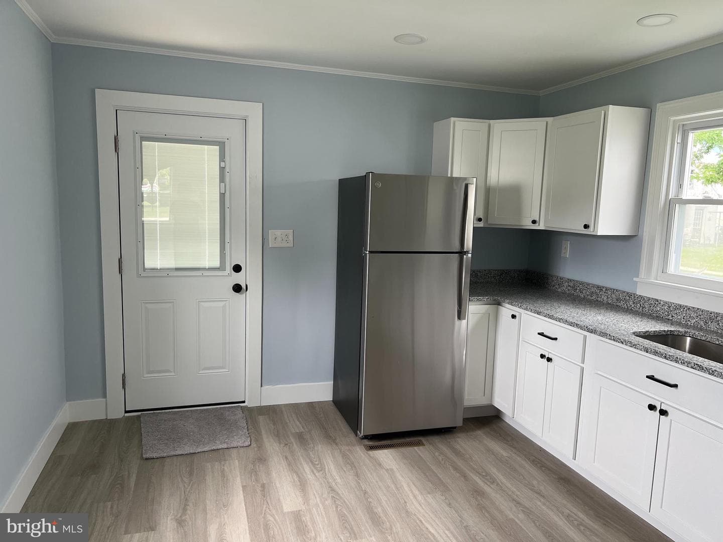 425 Henry Street photo 7