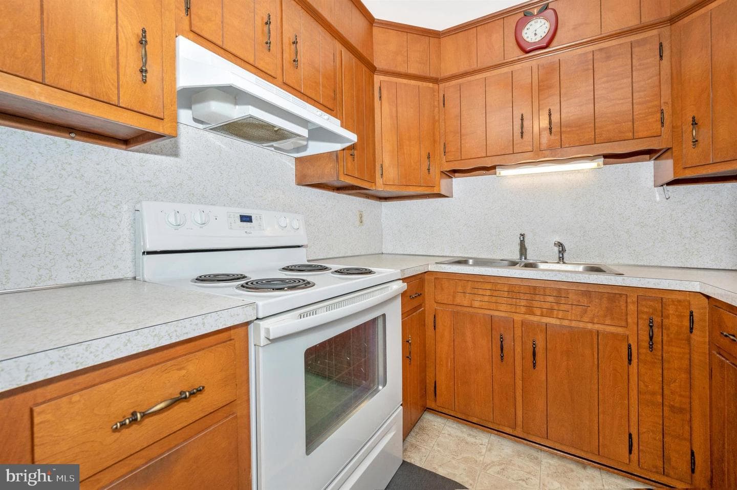 907 Pontiac Avenue photo 18