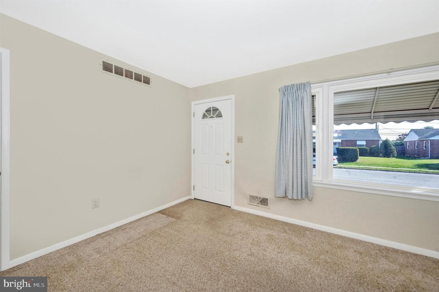 907 Pontiac Avenue photo 3