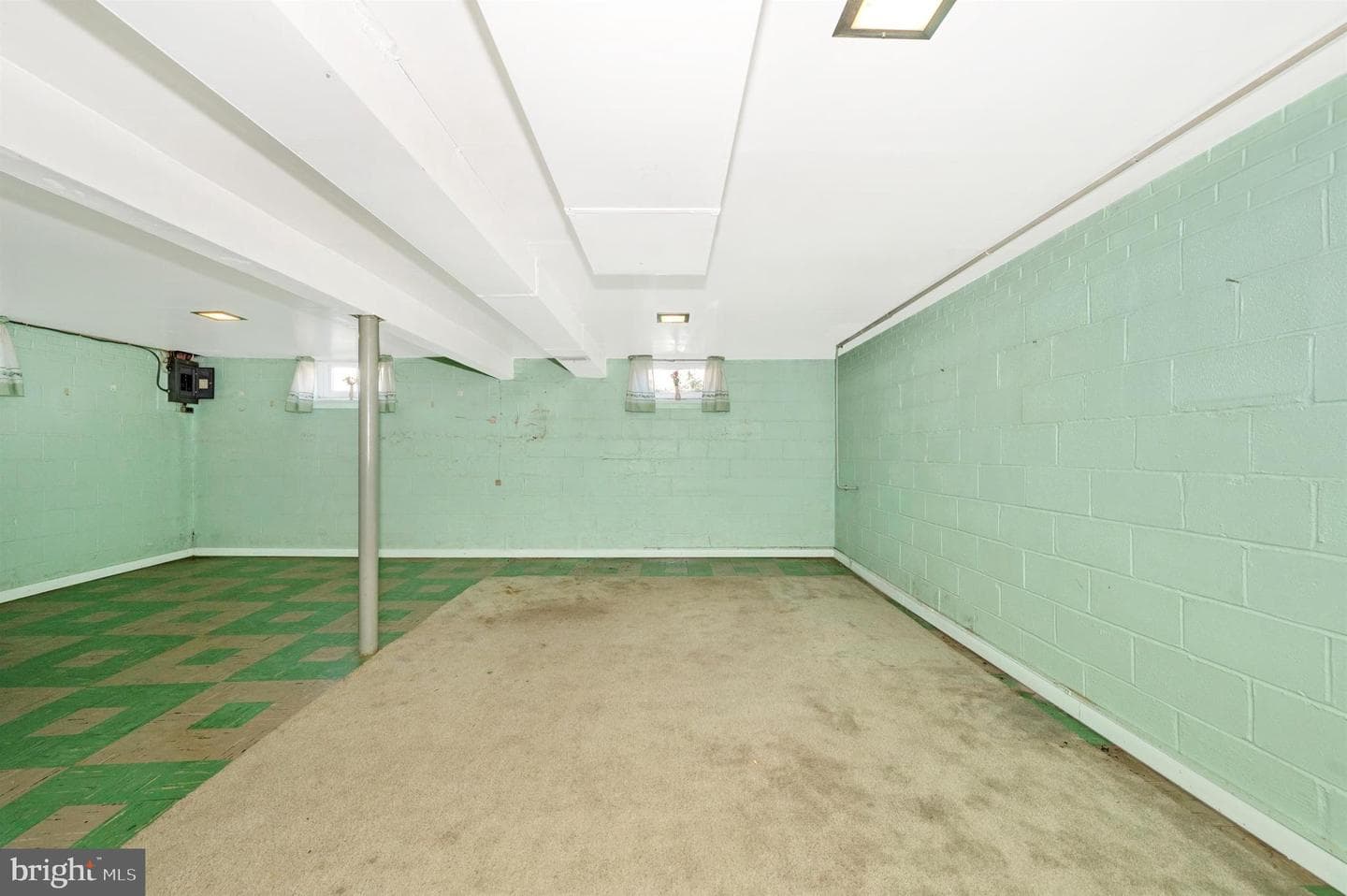 907 Pontiac Avenue photo 33