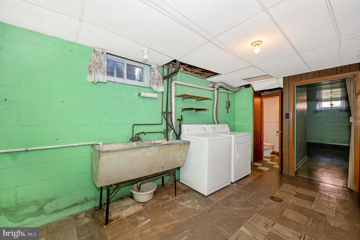 907 Pontiac Avenue photo 35