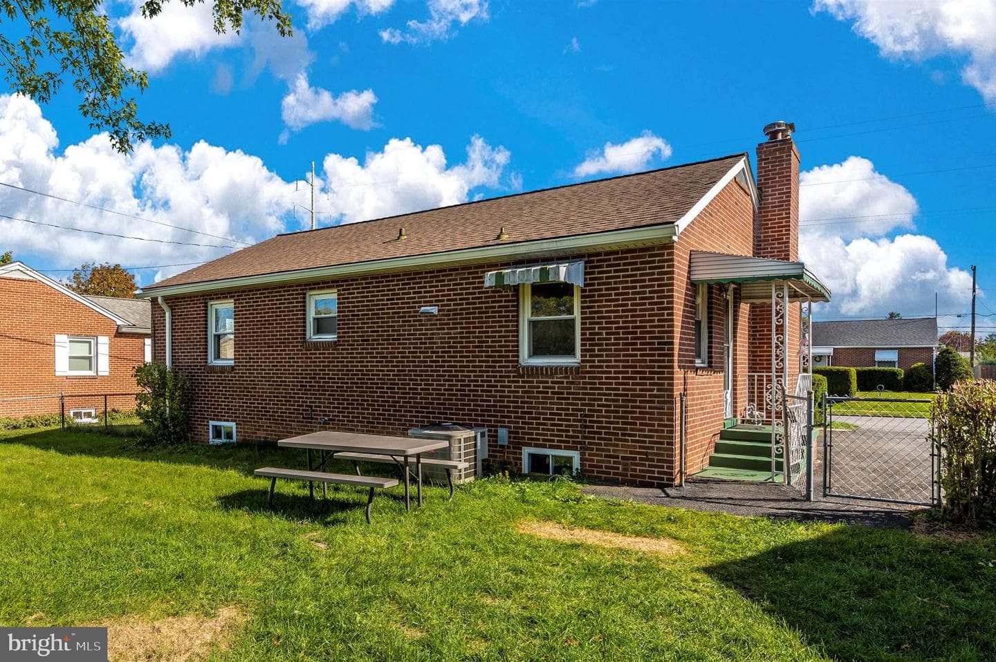 907 Pontiac Avenue photo 39
