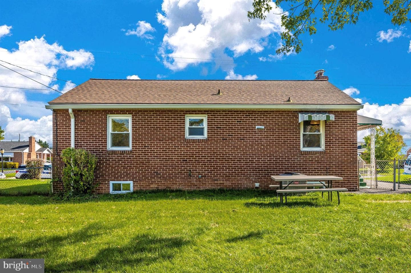 907 Pontiac Avenue photo 40