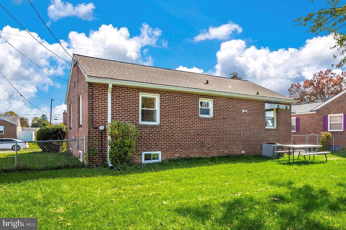 907 Pontiac Avenue photo 41