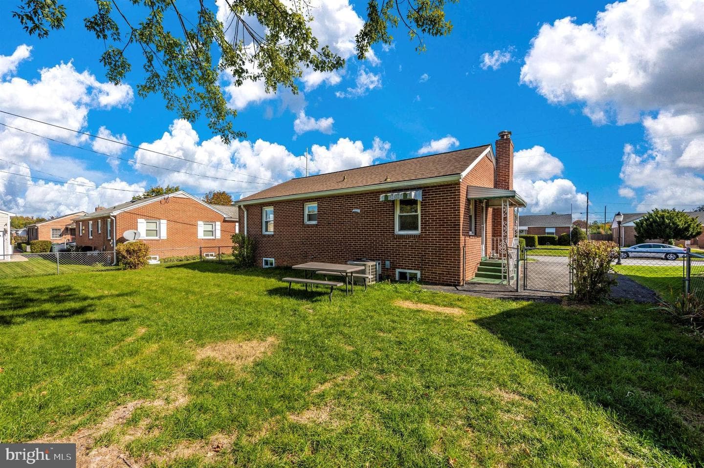 907 Pontiac Avenue photo 43