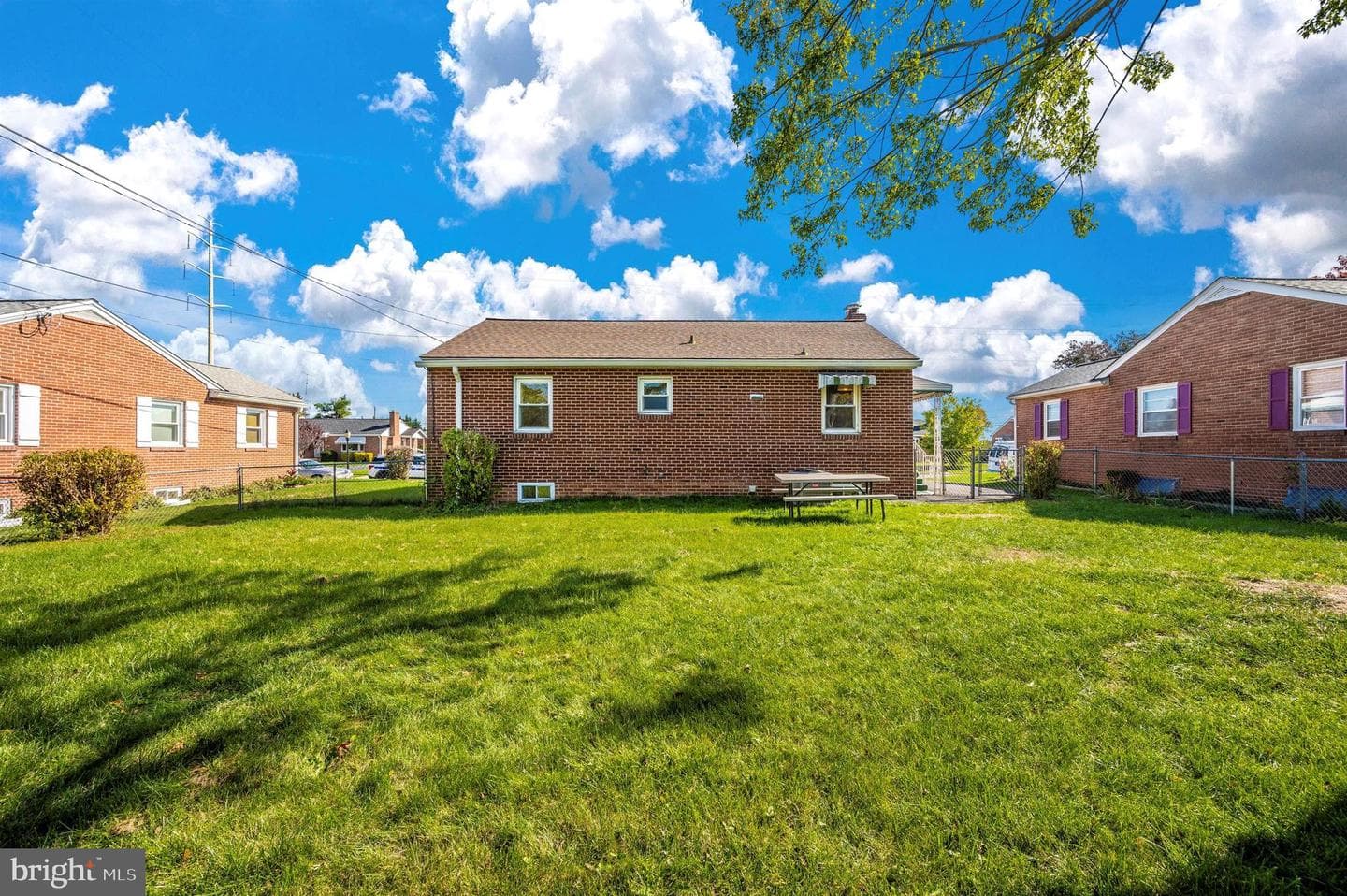907 Pontiac Avenue photo 44