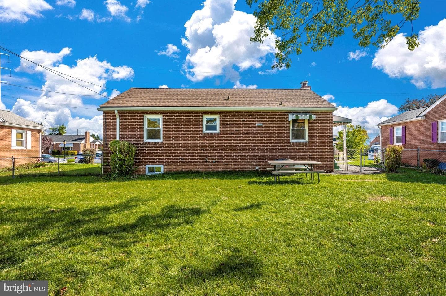 907 Pontiac Avenue photo 45