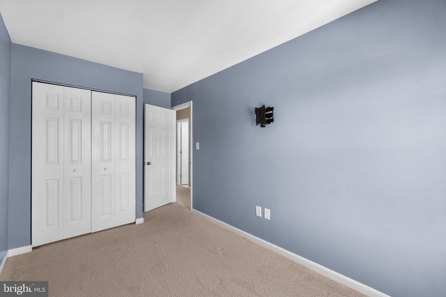 513 Wellington Court photo 12