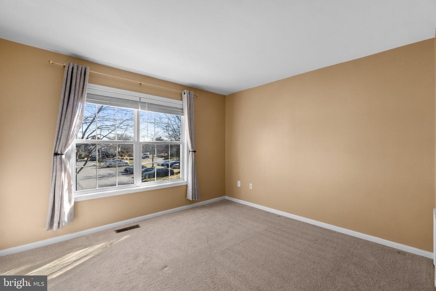 513 Wellington Court photo 13