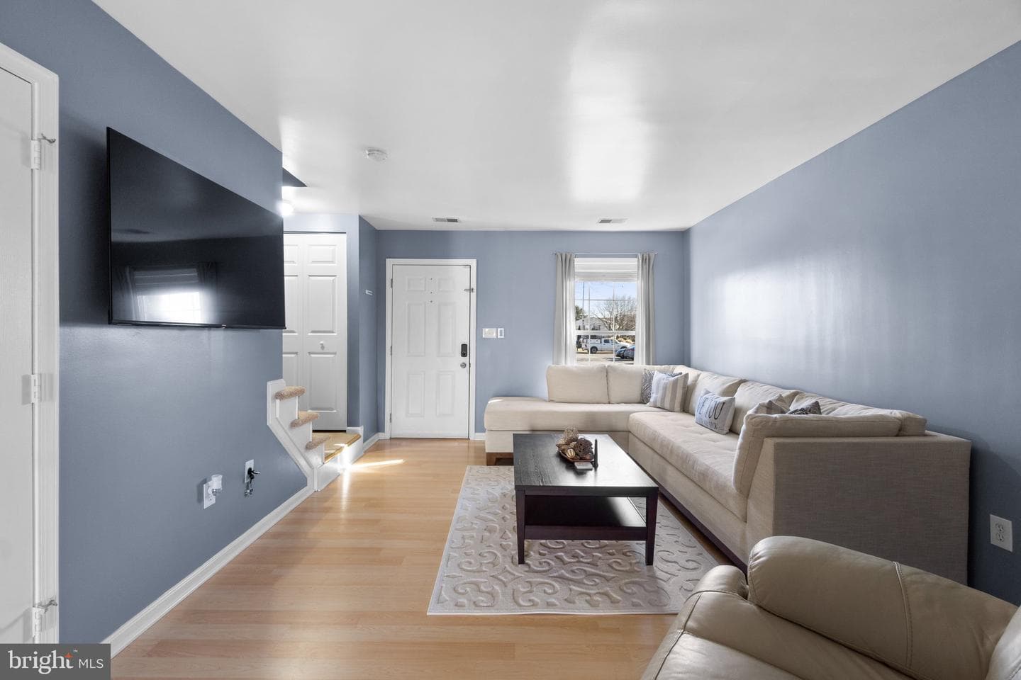 513 Wellington Court photo 3