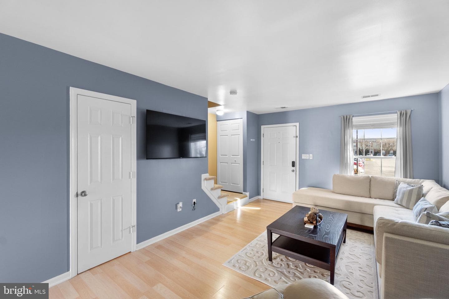 513 Wellington Court photo 4