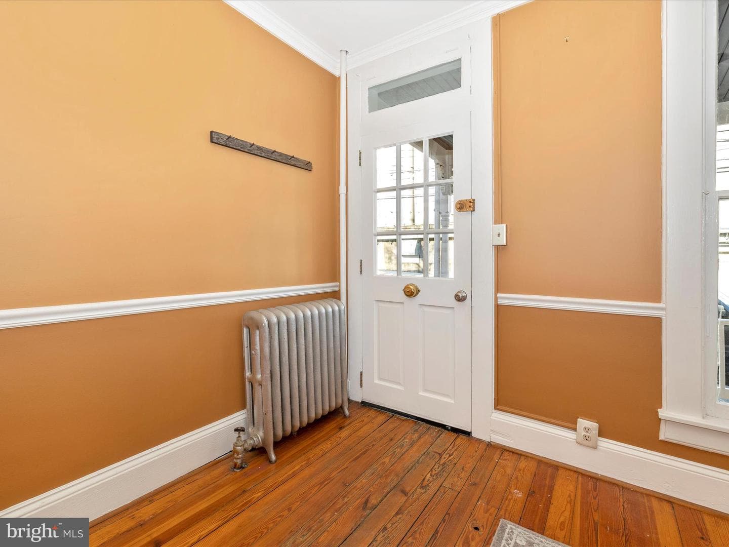 228 E 7th Street photo 4