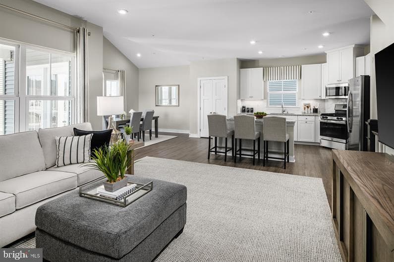 607 Karn Court photo 4