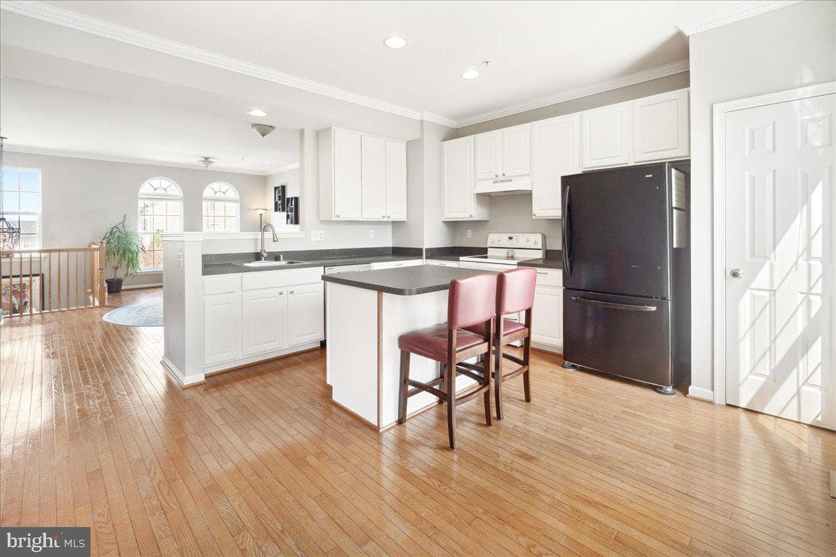 7259 Parkers Farm Lane photo 8