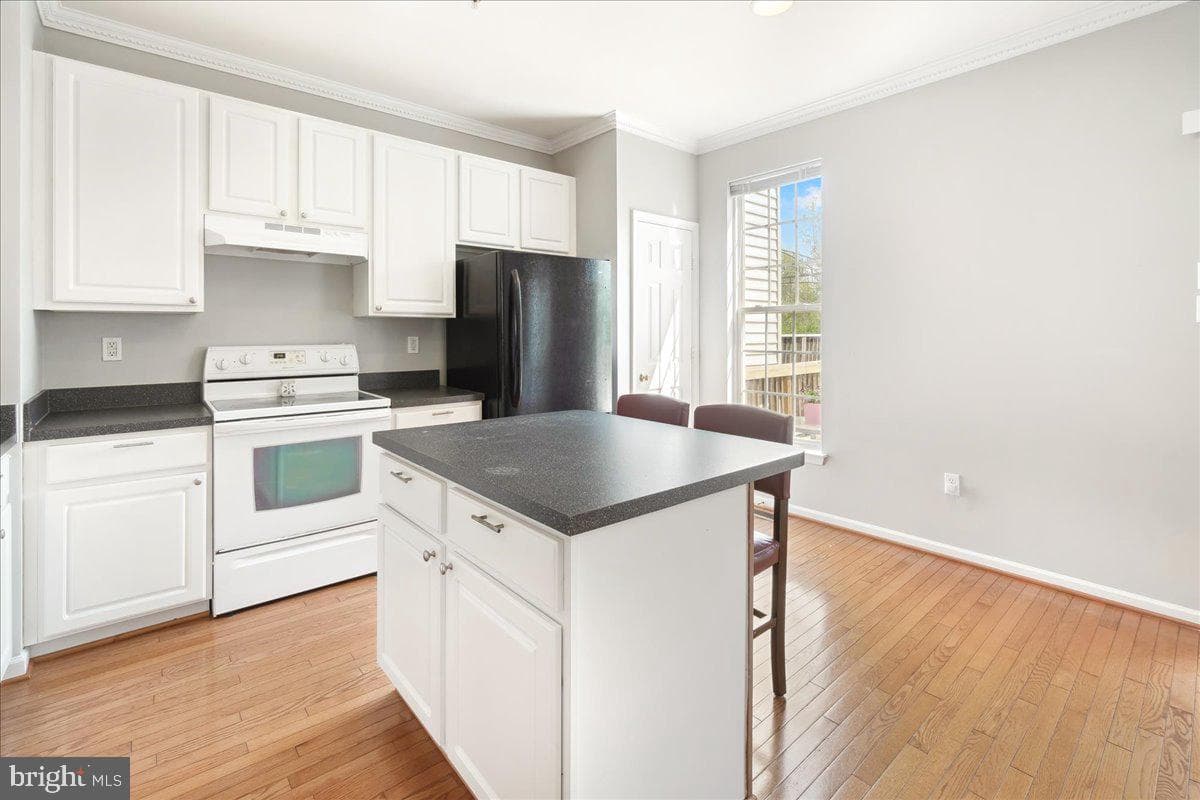 7259 Parkers Farm Lane photo 9