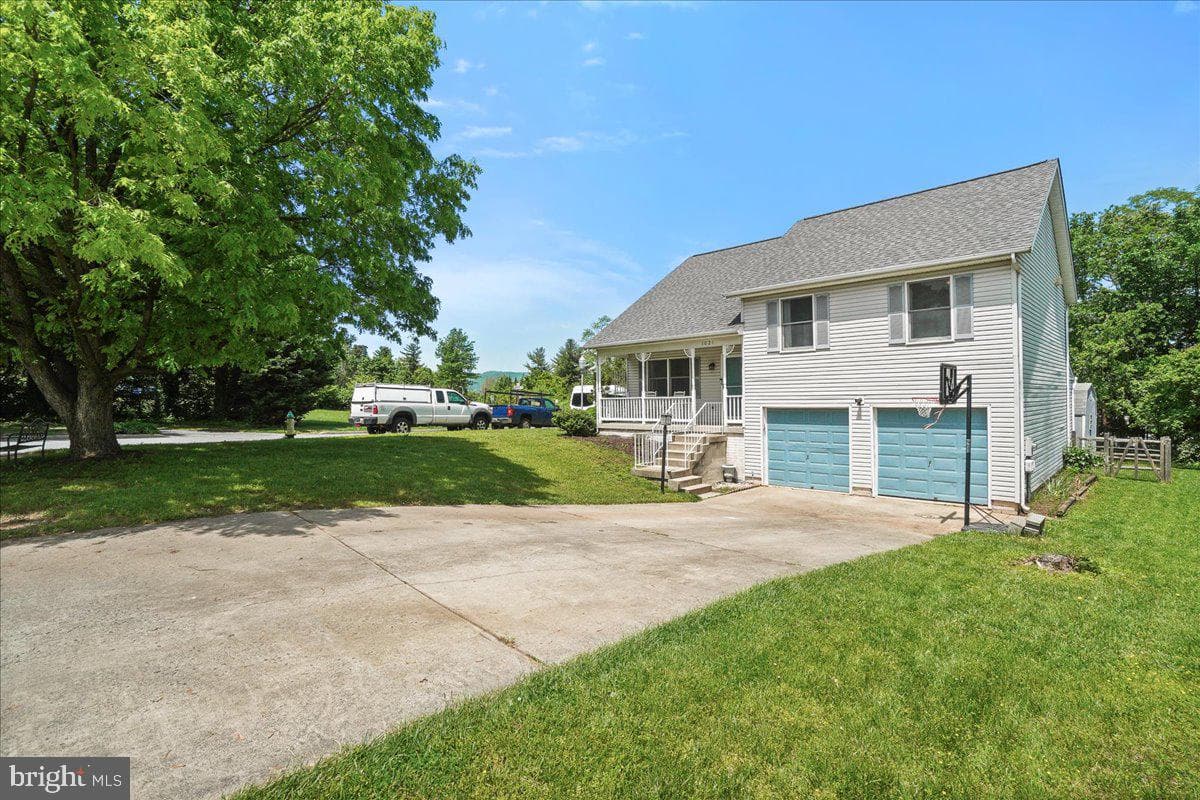 1021 Cheryls Court photo 4