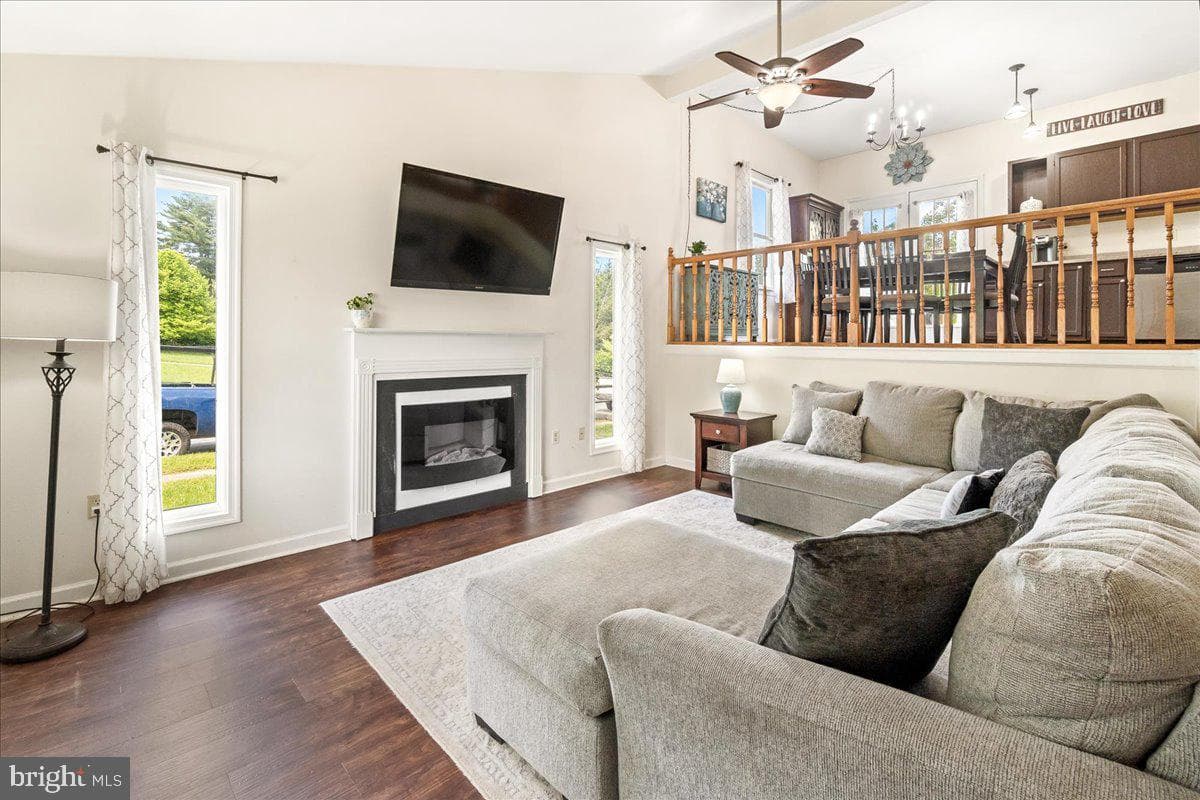 1021 Cheryls Court photo 5