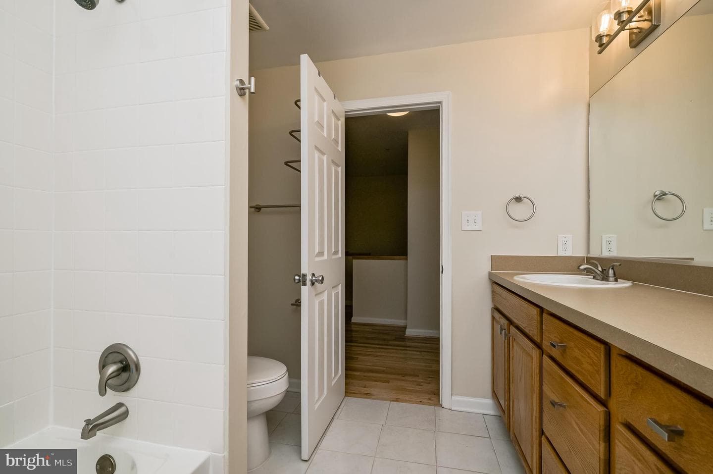 401 Broadway Street photo 26
