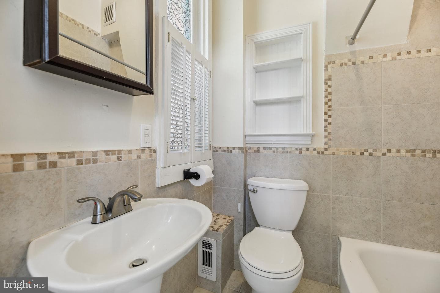 17 W 5th Street photo 16