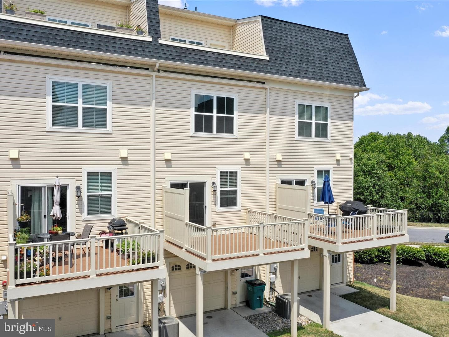 7177 Macon Street photo 40