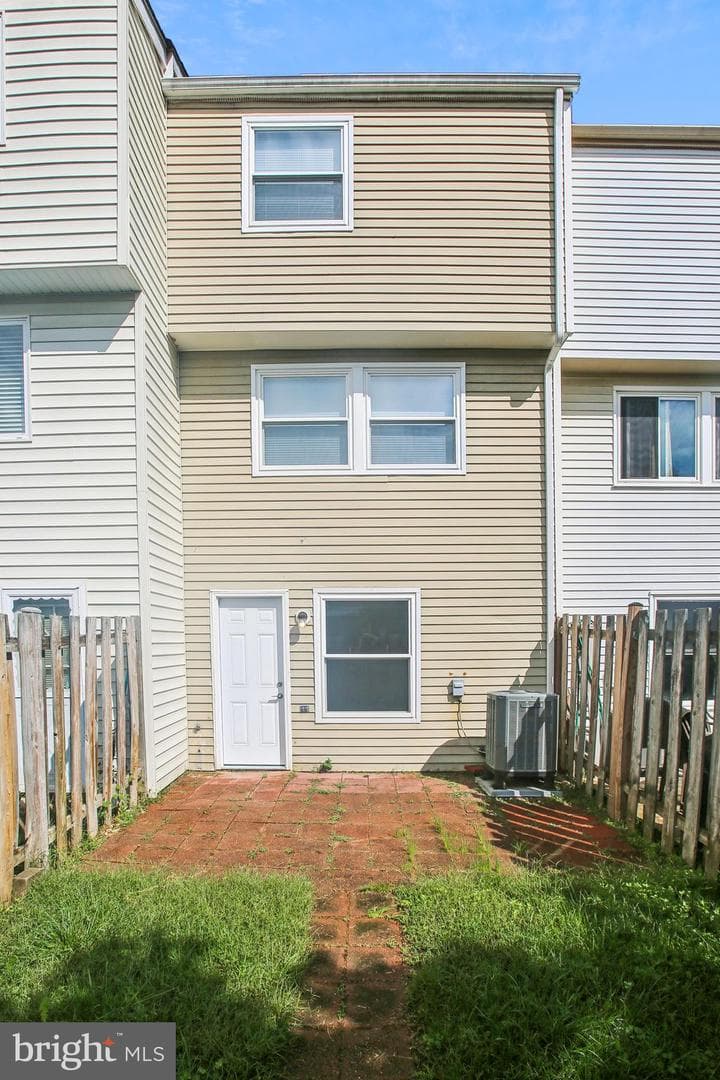 6826 Farmbrook Court photo 12