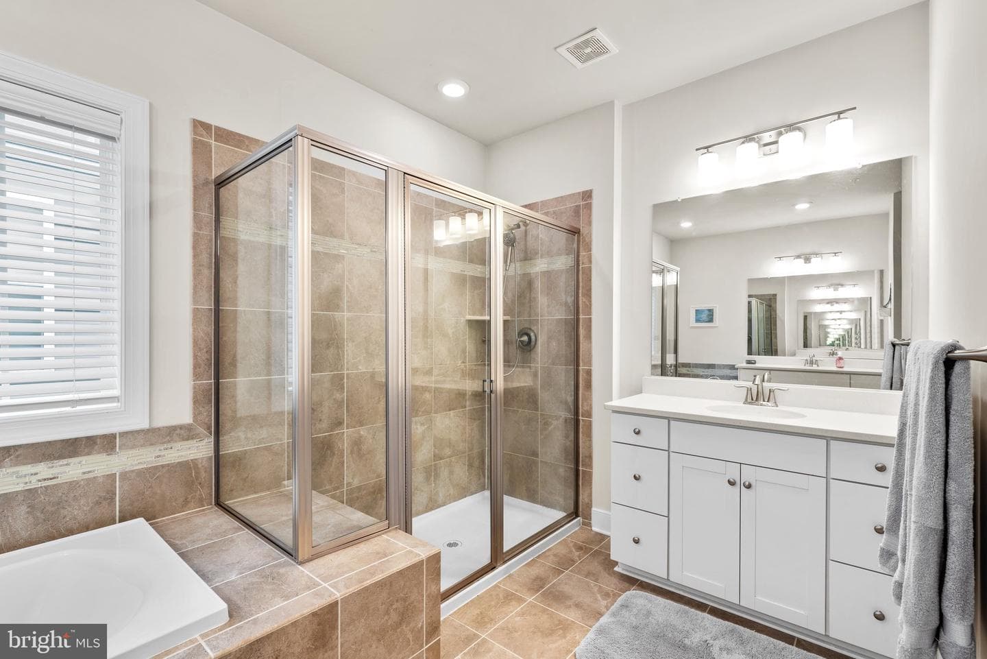 5209 Continental Drive photo 34