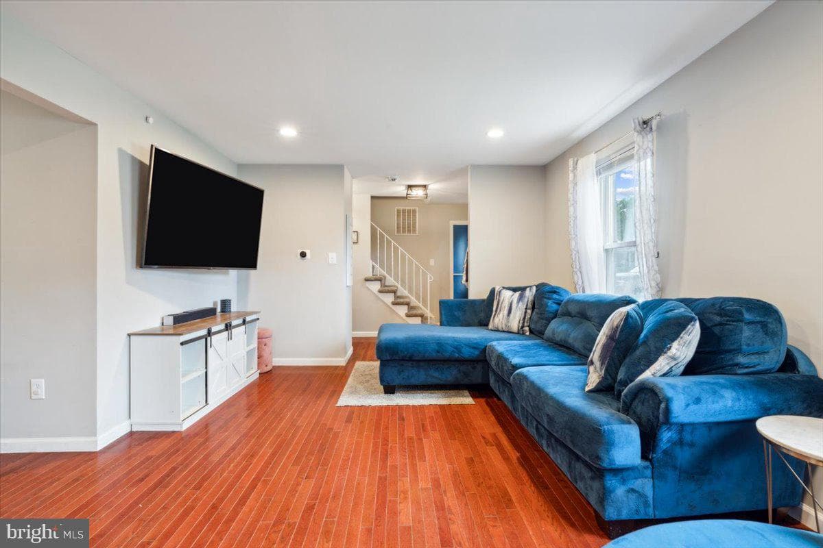 8817 Adventure Avenue photo 4