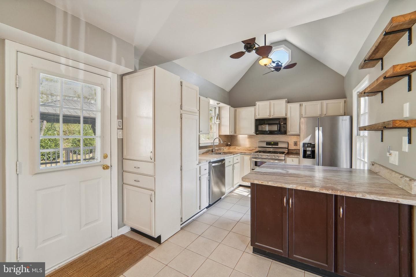 1598 Wise Court photo 9