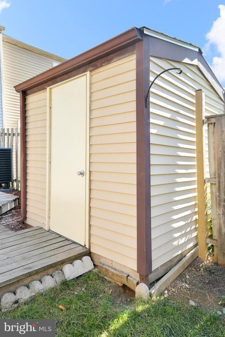 5820 Drawbridge Court photo 9