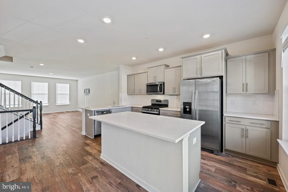 6982 Executive Way photo 15