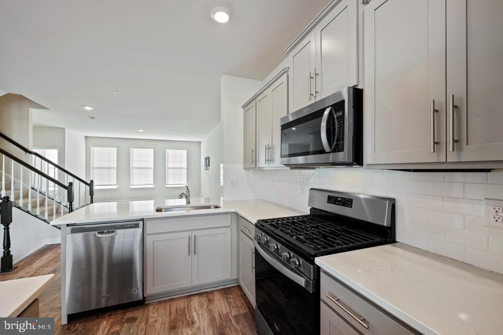 6982 Executive Way photo 16