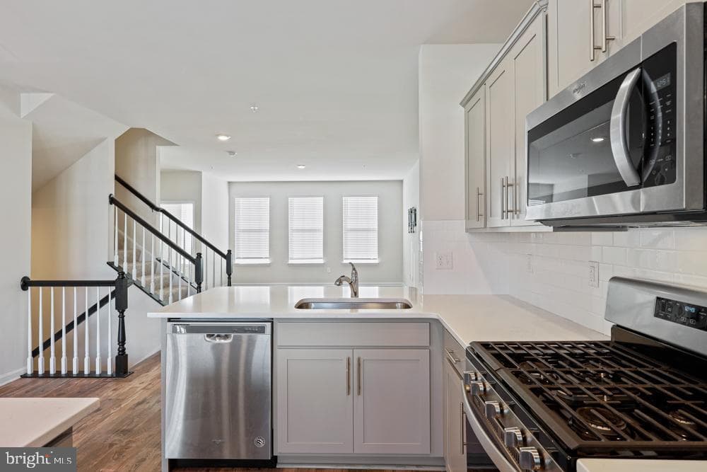 6982 Executive Way photo 17