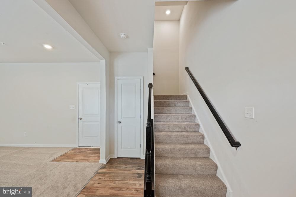 6982 Executive Way photo 6