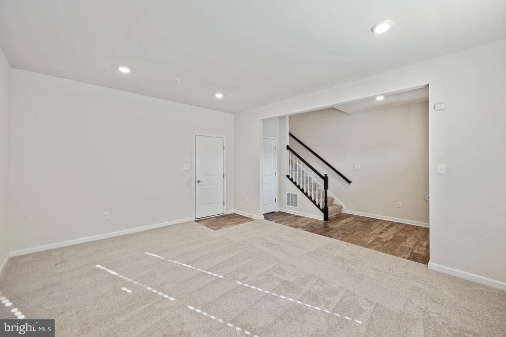 6982 Executive Way photo 7