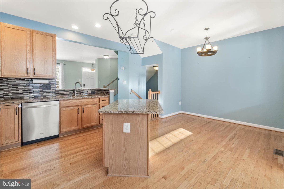 5817 Whiterose Way photo 10