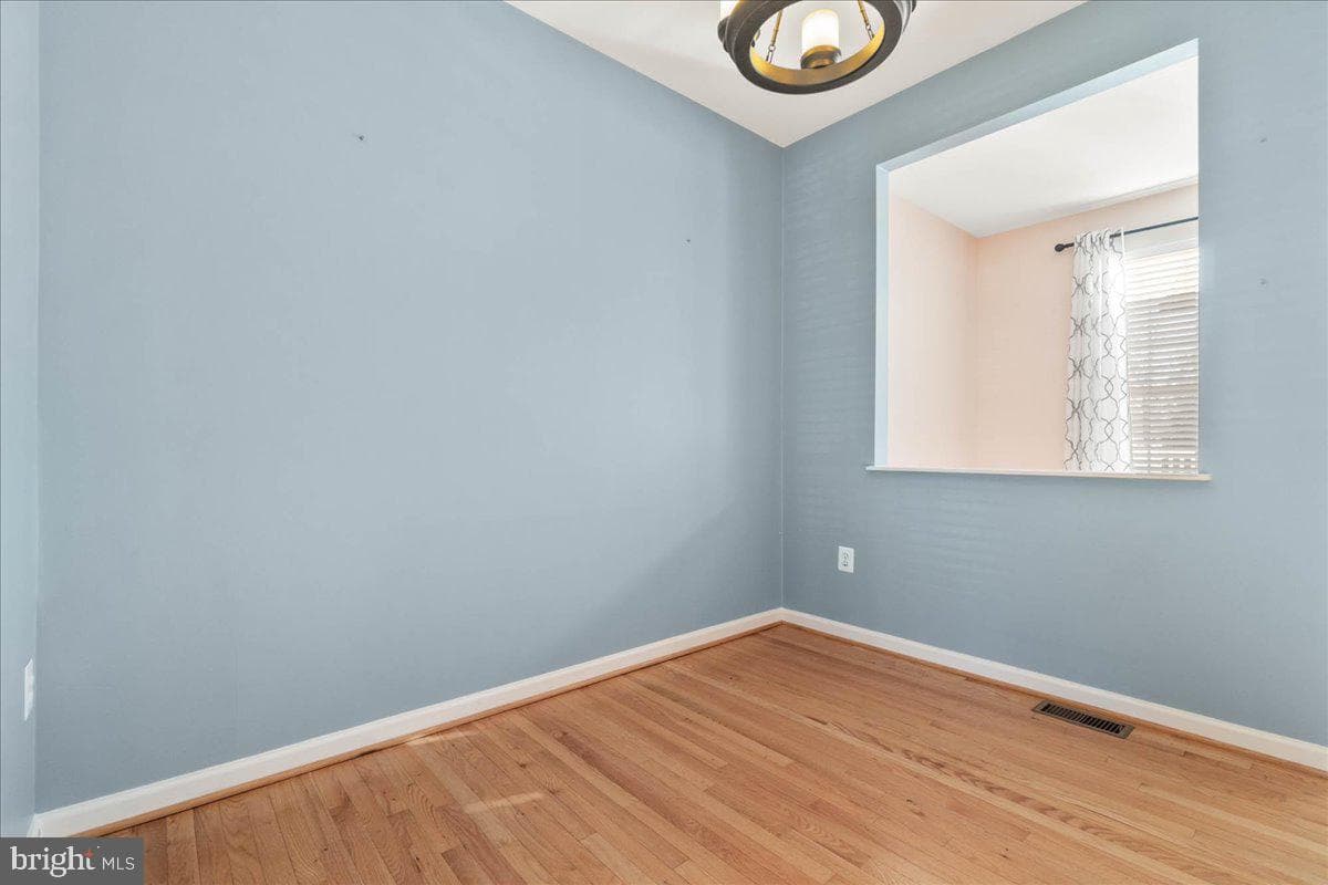 5817 Whiterose Way photo 11