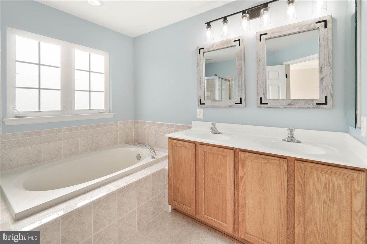 5817 Whiterose Way photo 15