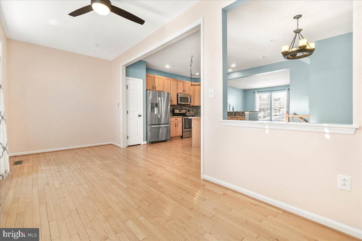 5817 Whiterose Way photo 6