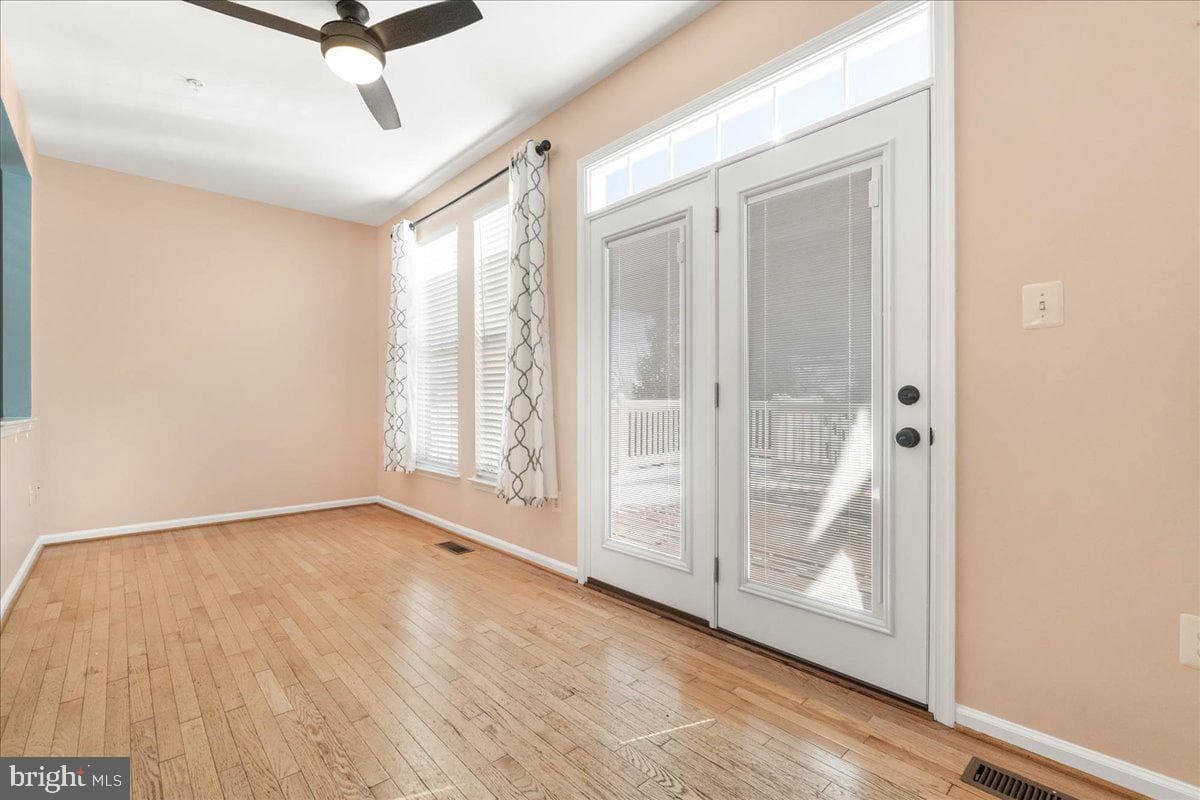 5817 Whiterose Way photo 7