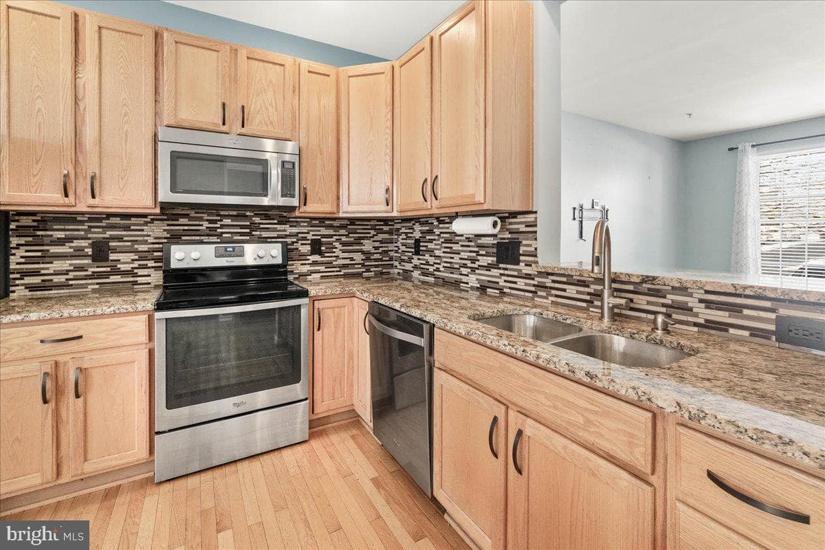 5817 Whiterose Way photo 8