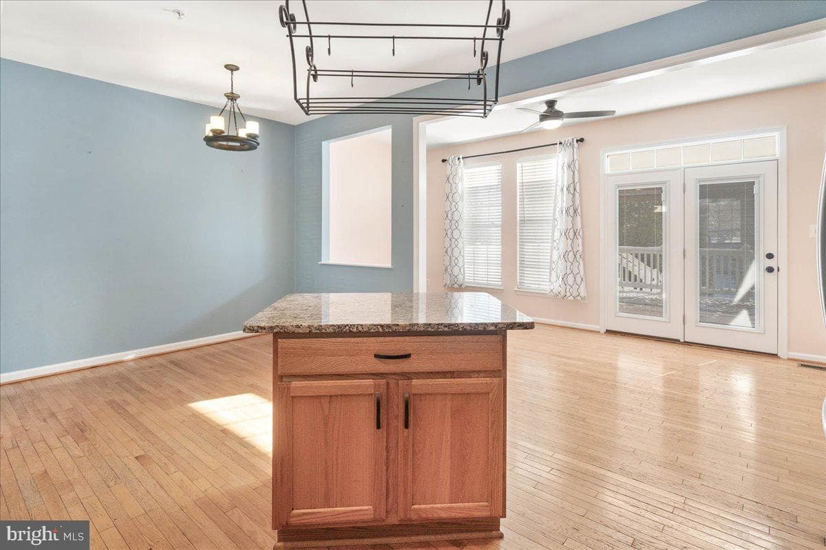 5817 Whiterose Way photo 9