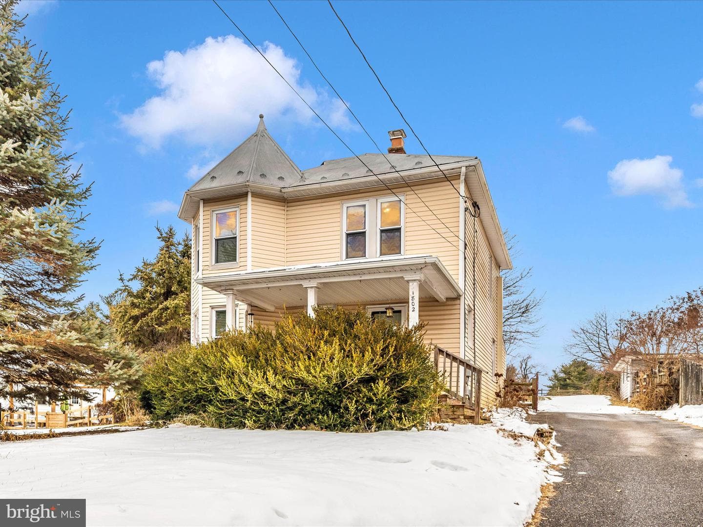 1802 S Main photo 1