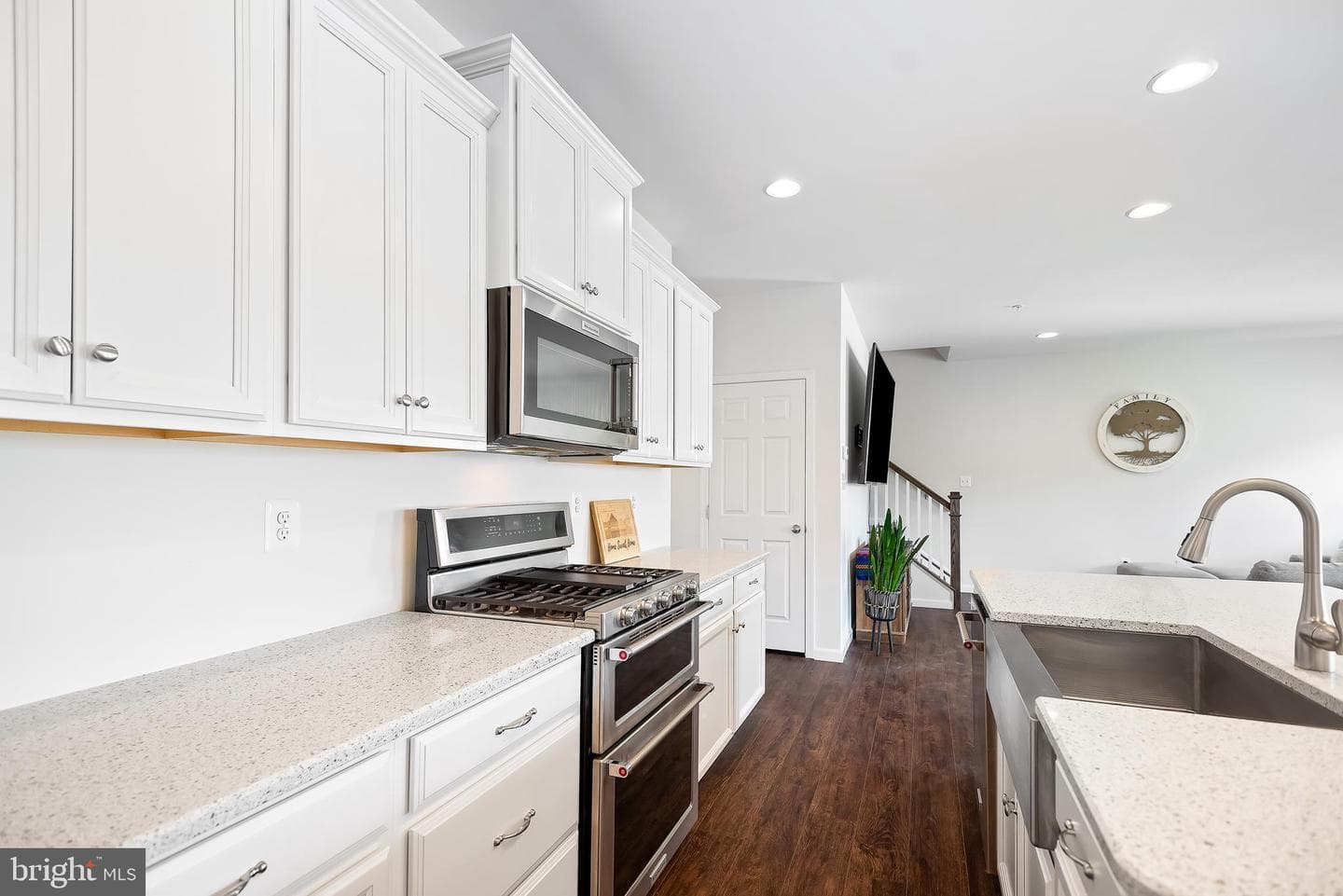 1702 Damsire Mews photo 23