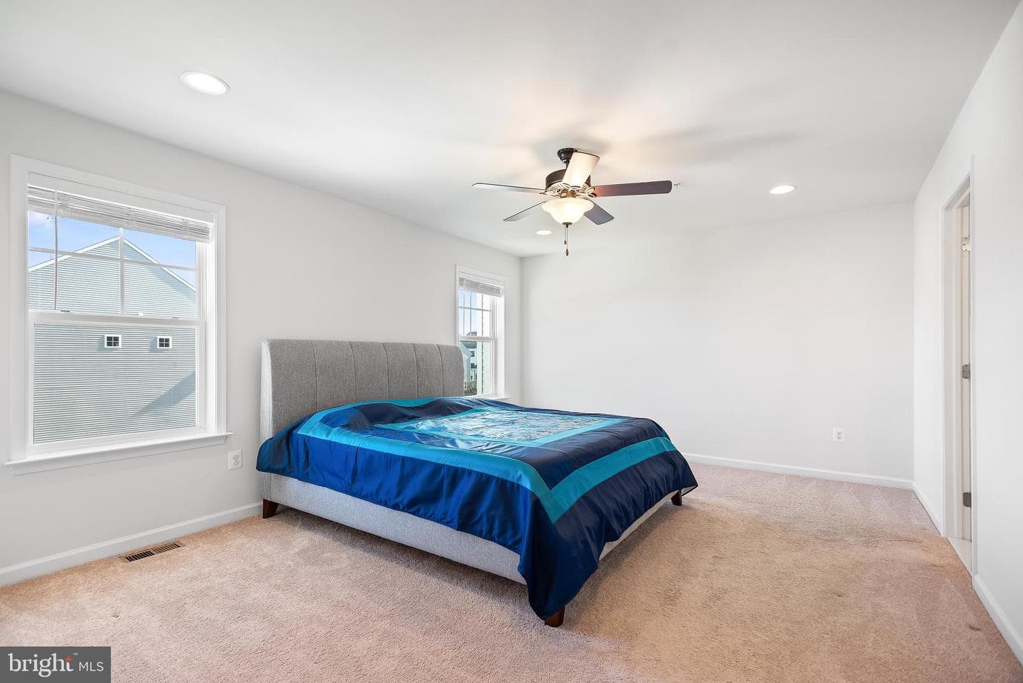 1702 Damsire Mews photo 36