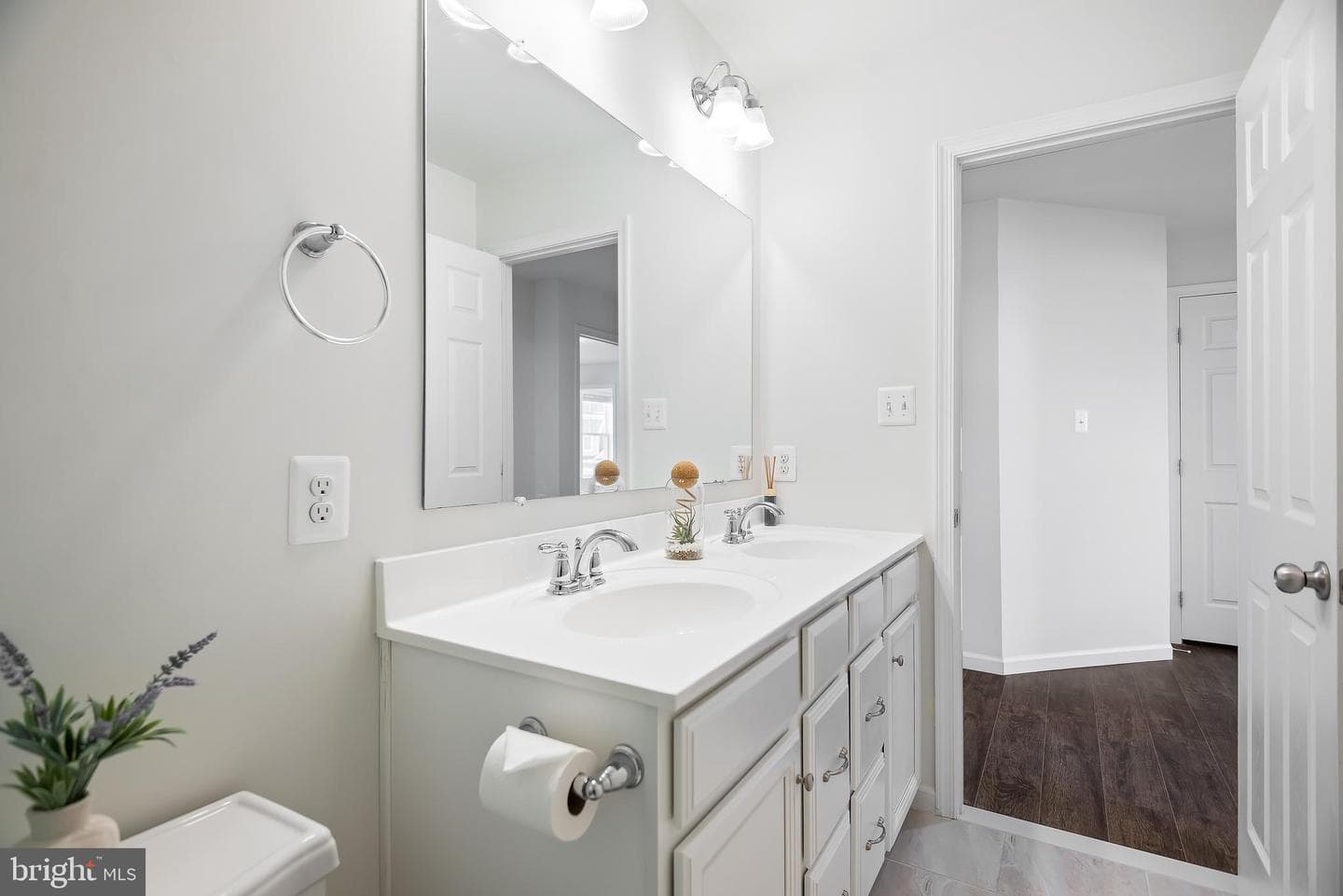 1702 Damsire Mews photo 57