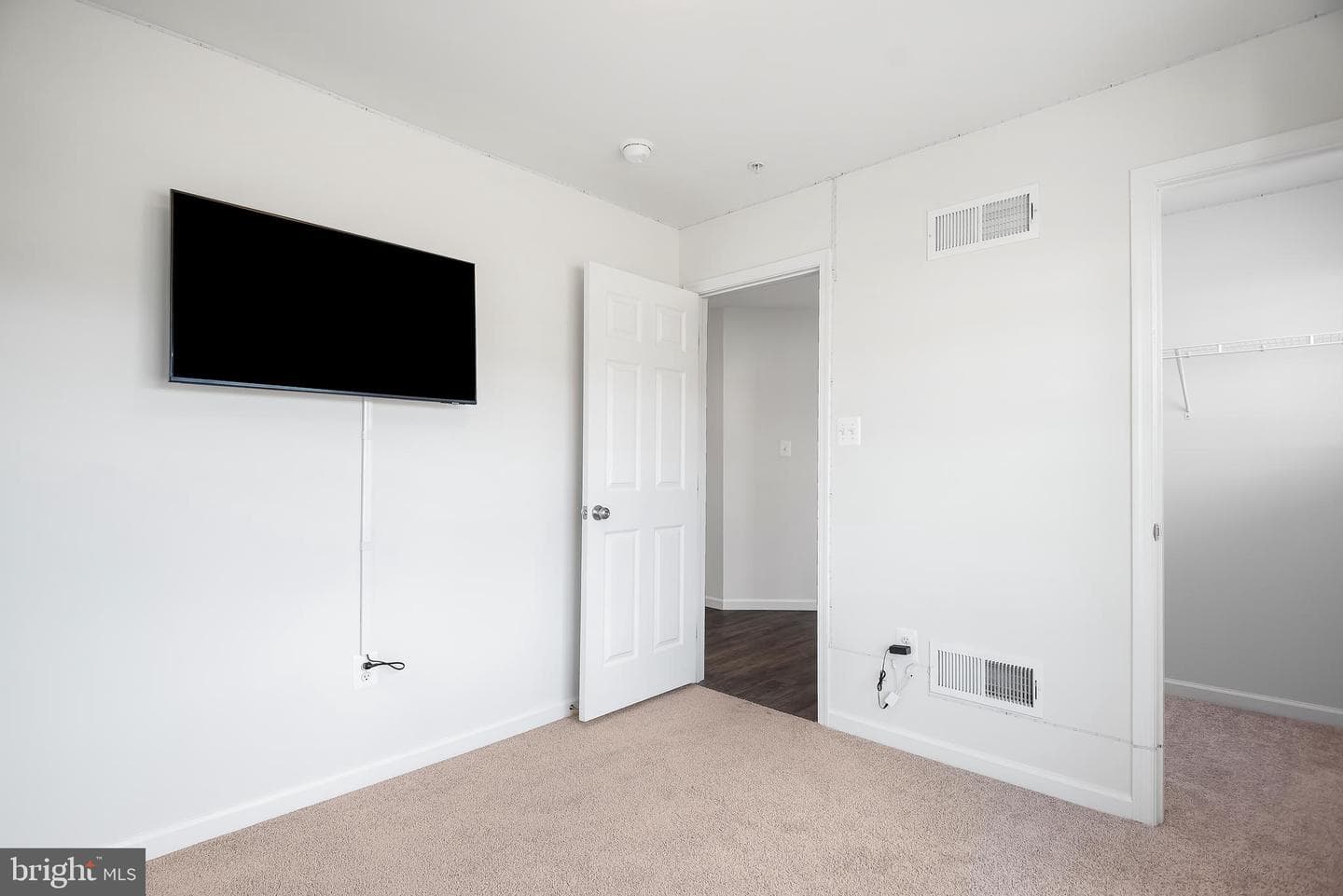 1702 Damsire Mews photo 58