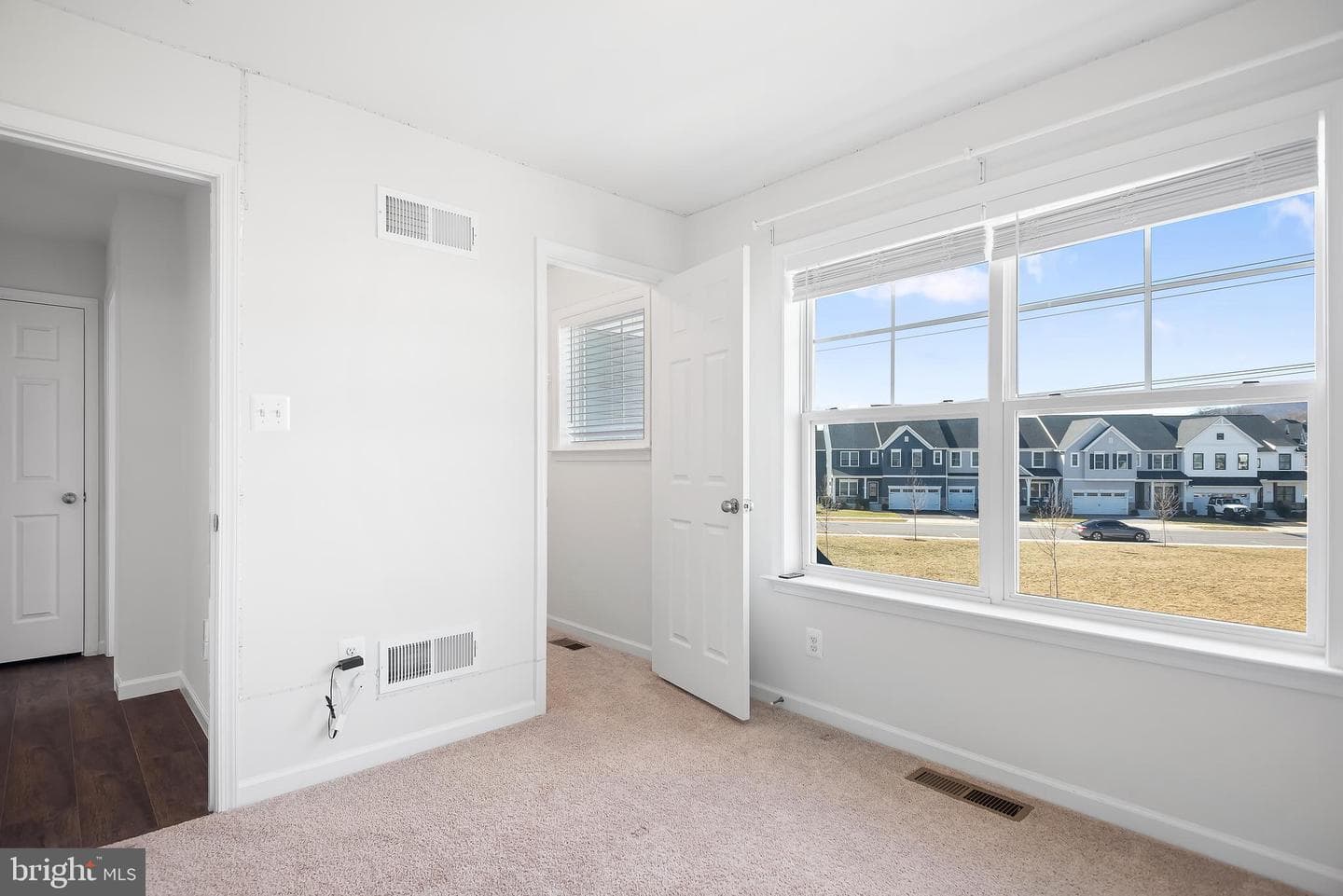 1702 Damsire Mews photo 59