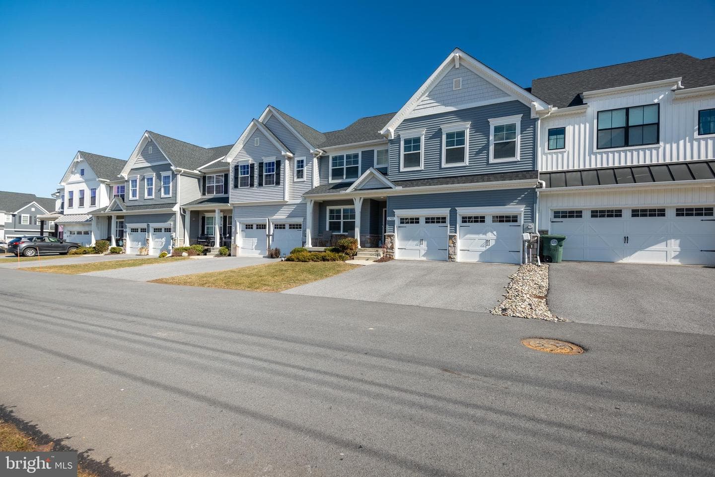 1702 Damsire Mews photo 75
