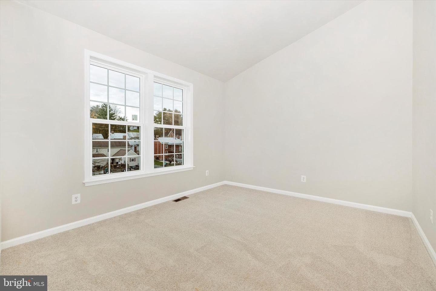 127 Second Street N photo 16